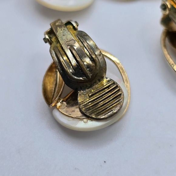 Mother of Pearl Gold Tone Brooch and Clip On Earrings‎ Womens Fashion Jewelry - Picture 7 of 10